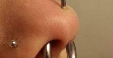 piercing septum huele mal